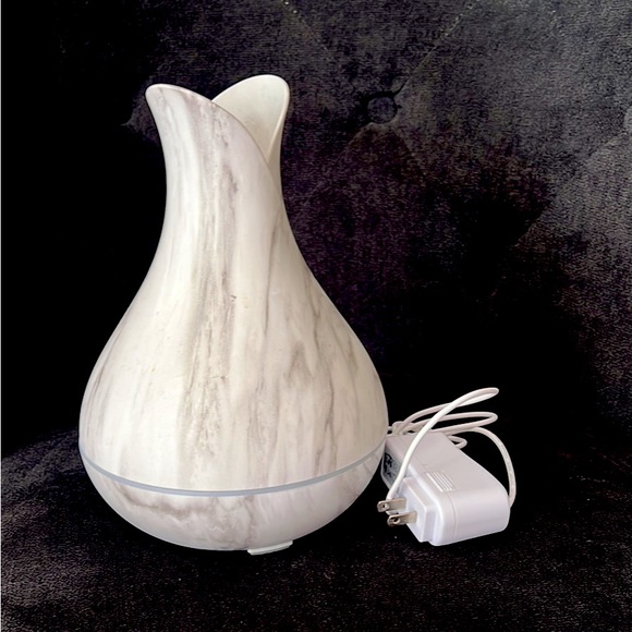 Essential Oil Diffuser - Picture 1 of 2